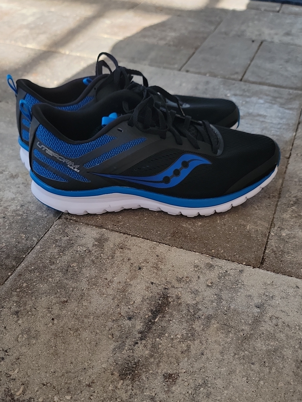 Saucony Men’s Liteform Miles Running Shoes Sz 9 NWOT Black And Blue